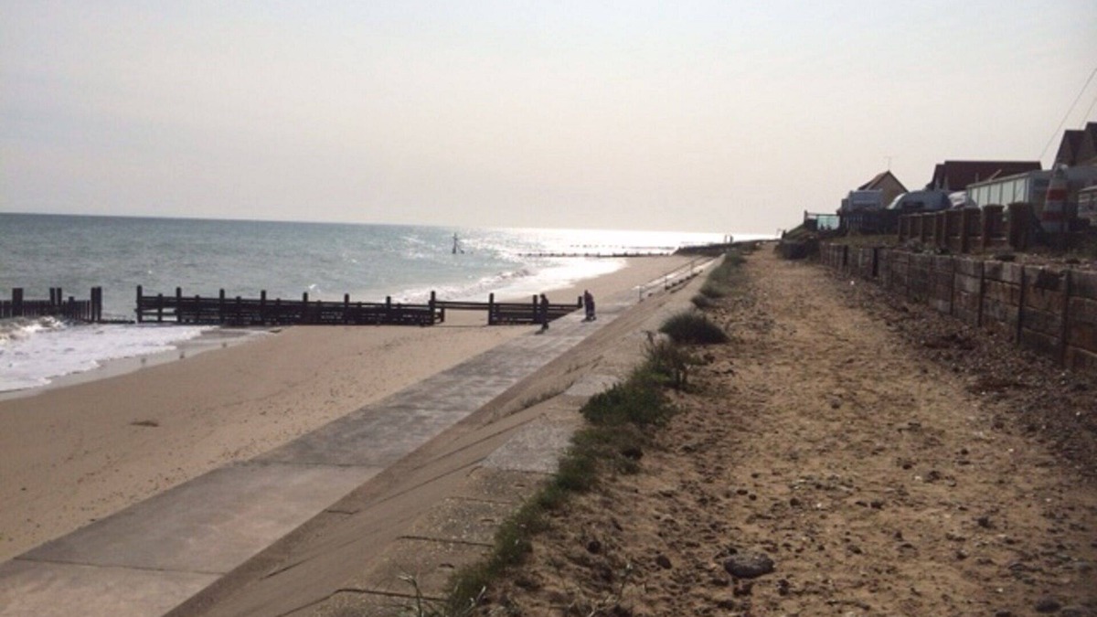 Walcott House | 'Breakers' by the sea