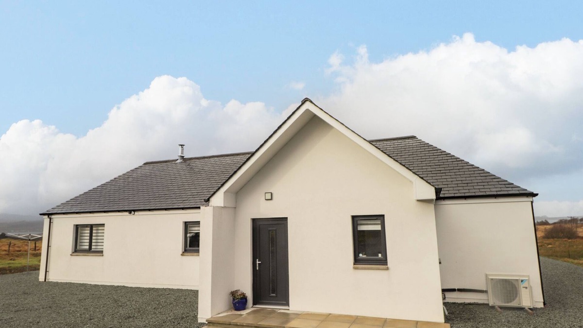Breakish House | BREAKISH VILLA, family friendly, with a garden in Broadford