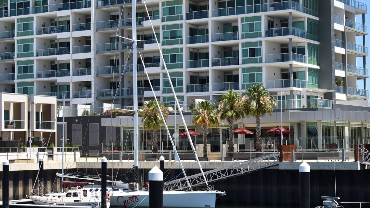 New Port Apartment | Breakwater Apartment