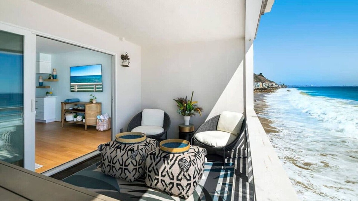 Eastern Malibu Apartment | Breathe Malibu - Ocean Front Condo w/Beach Access