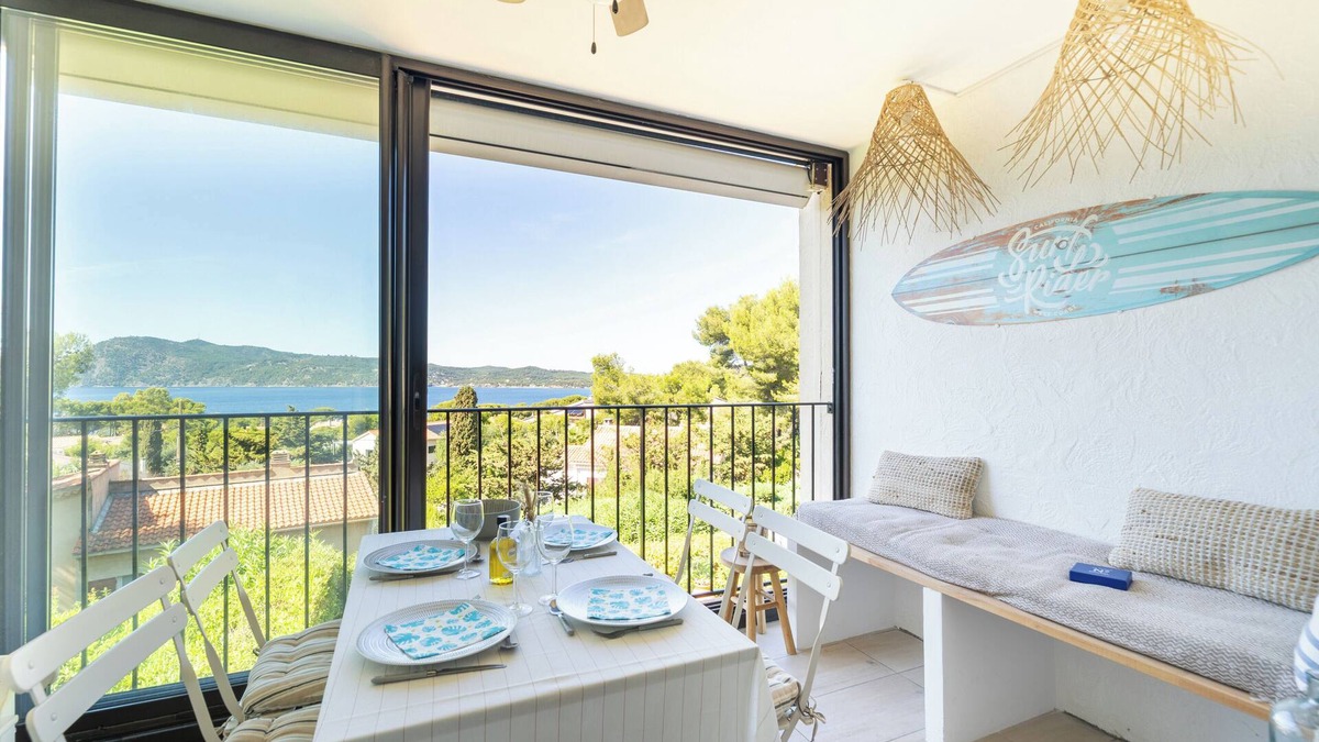 Saint-Mandrier-sur-Mer Condo | Breathtaking sea view,T3, for 6 , pool, parking