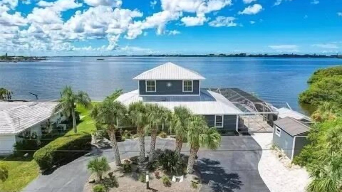 Englewood House | Breathtaking 250' Bayfront home w/private pool
