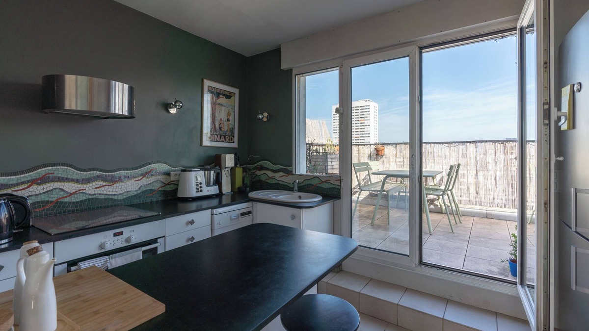 Combat Apartment | Breathtaking 2BR – Buttes Chaumont & Terraces