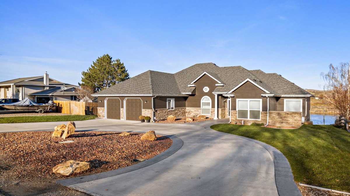 Marsing House | Breathtaking Getaway on the Snake River in the Sunnyslope Wine Region!