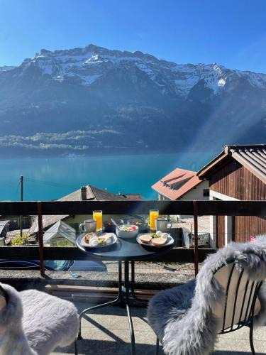 Niederried bei Interlaken Apartment | Breathtaking Lake & Mountain View Apartment