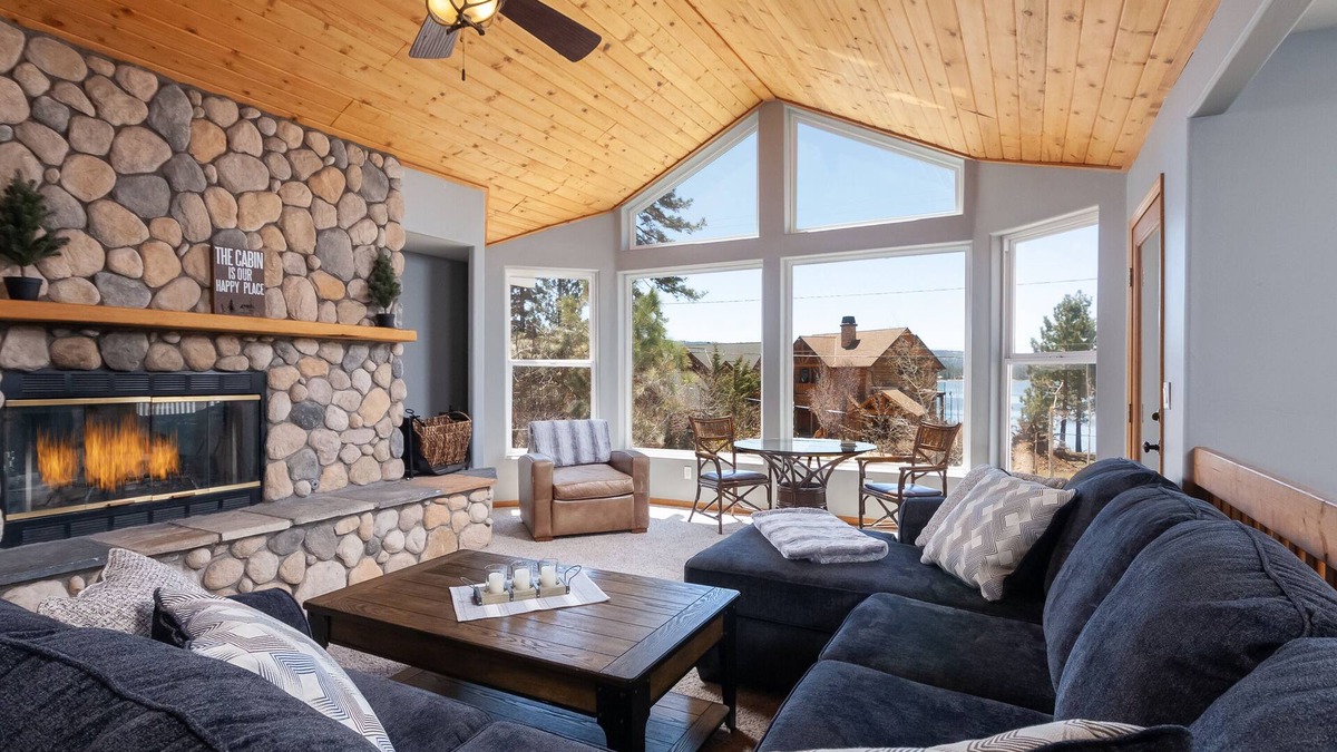 Big Bear Lake House | BREATHTAKING LAKE VIEWS - HUGE GREAT ROOM & GAME ROOM, DUAL FIREPLACES, PACMAN!