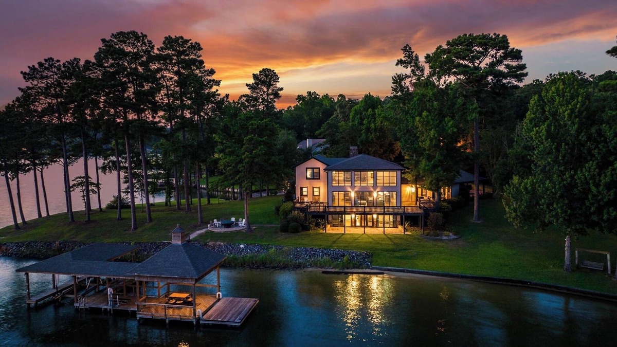 Shady Bay House | Breathtaking Lake Front Home, Perfect for events and families!