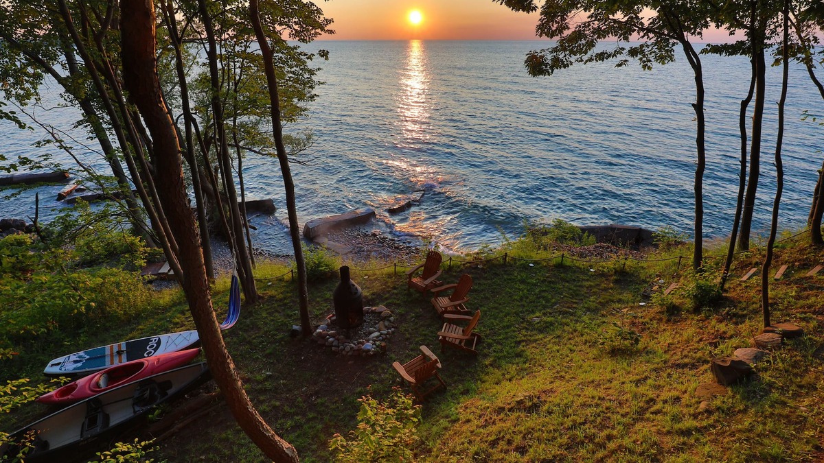 South Butler Cabin | Breathtaking Lakefront Cabin On Lake Ontario with Beach!