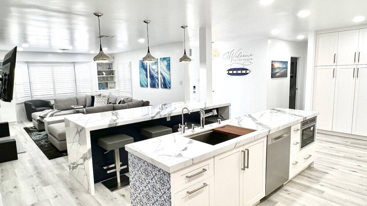 South Redondo House | Breathtaking Luxury Beach House w/Gym, Sauna, BBQ Grill, & Only Steps from Sand