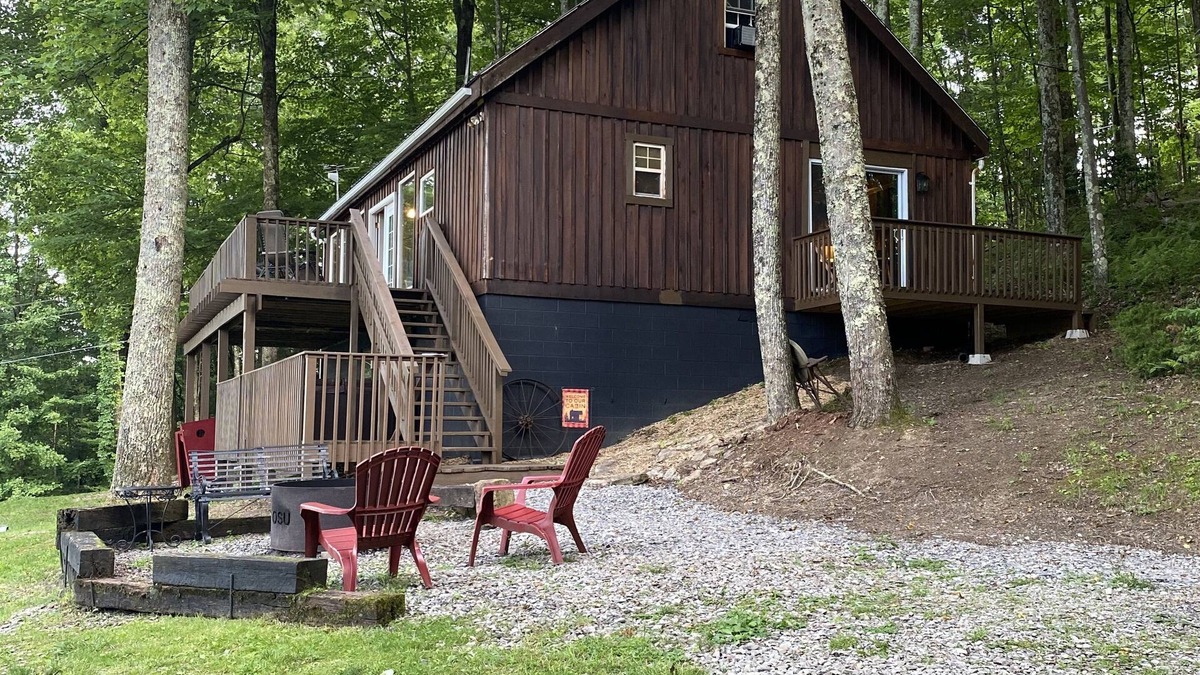 French Creek Cabin | Breathtaking Mountain View in Wild and Wonderful WV! Hot tub! Breathtaking views
