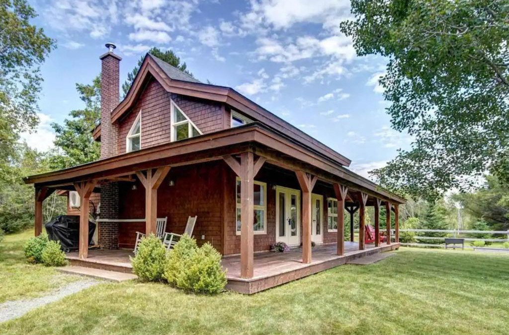 Hubley House | Breathtaking Nature Cabin 15 Min from Halifax