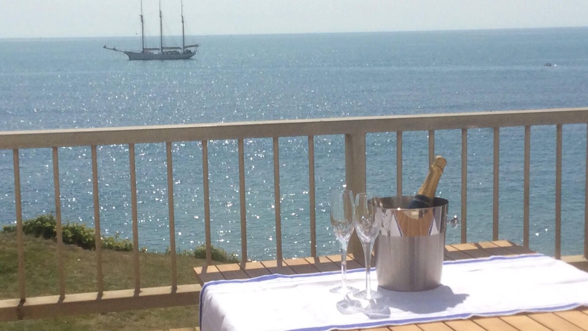 Freshwater Bay Apartment | Breathtaking Ocean Views, Luxury Beachside Apartment, Freshwater Bay - AONB