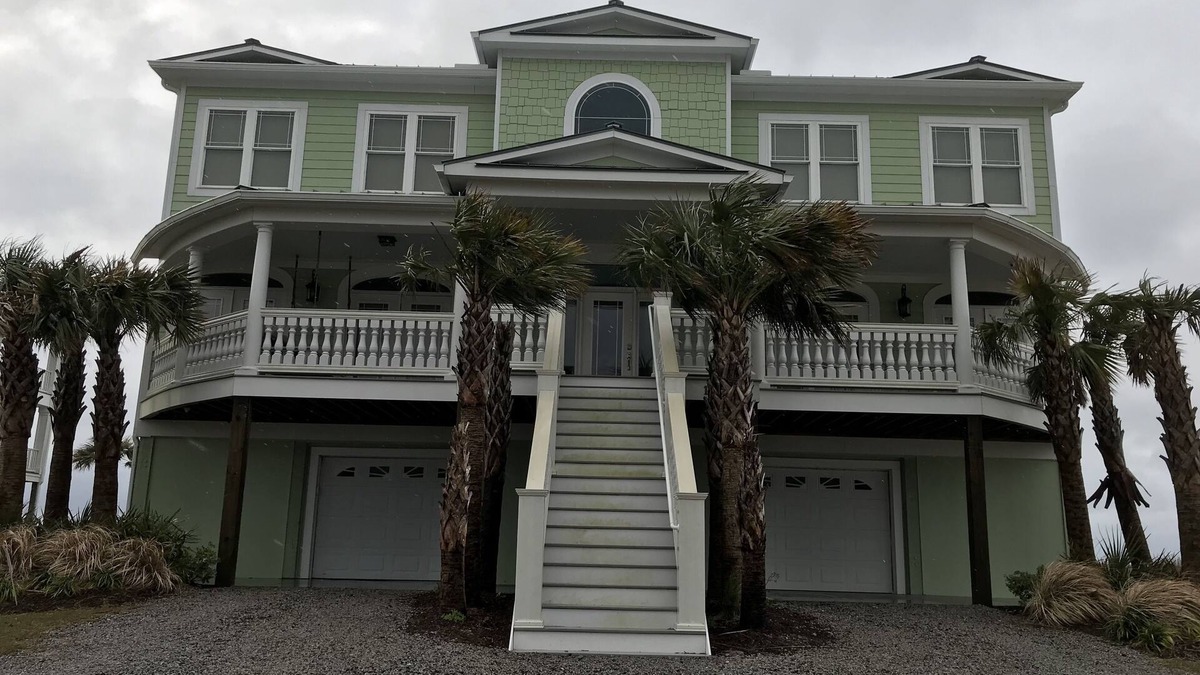 Sunset Beach House | Breathtaking Ocean and Sound front views from every room