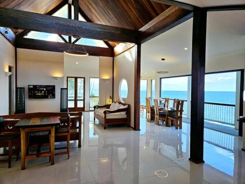 Kapoho House | Breathtaking Oceanfront Home on Lava Rock Beach