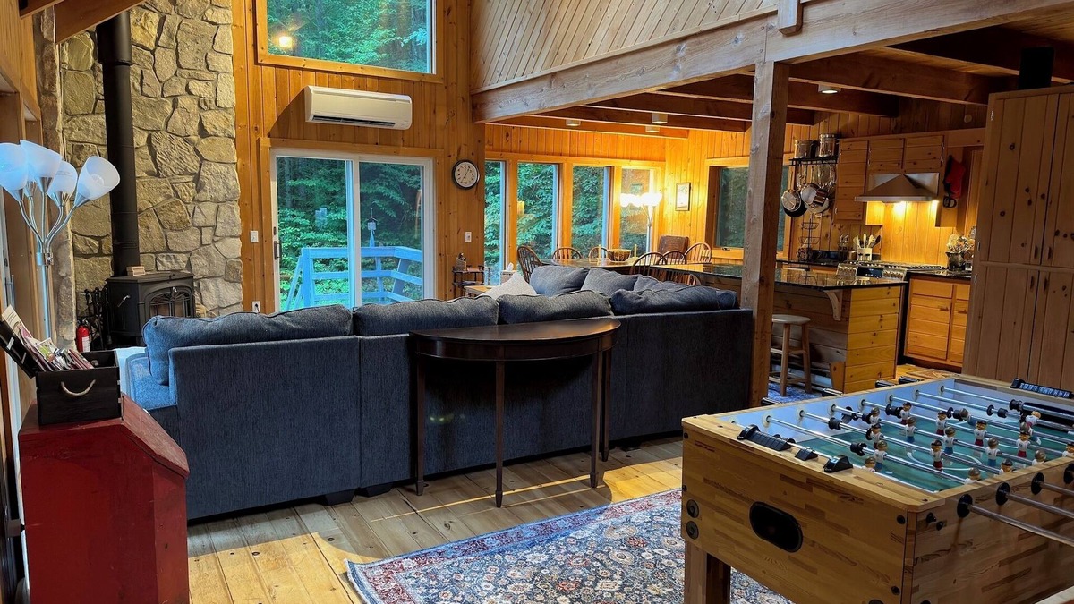 Lanesborough House | Breathtaking Post & Beam minutes from Jiminy Peak, Williamstown, Lenox & hiking