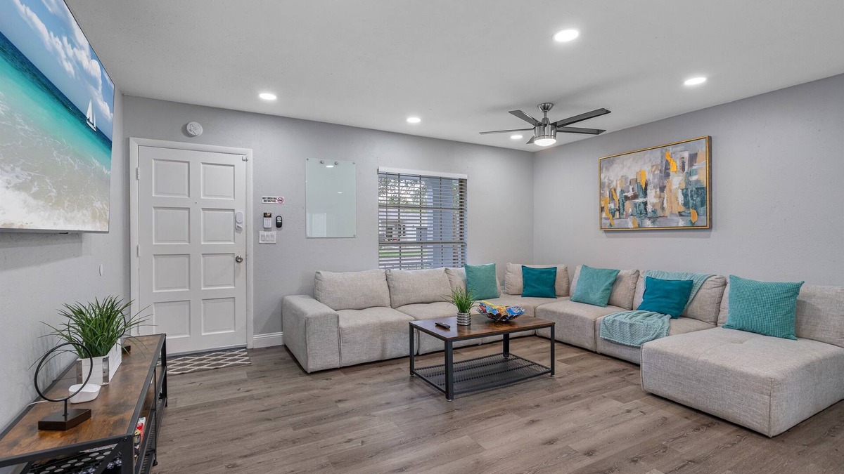Terrace Park House | Breathtaking & Renovated Tampa Heated Pool House