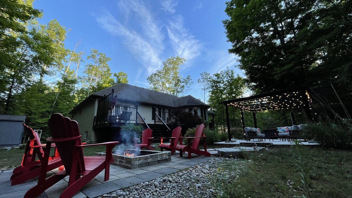 Tiny House | Breathtaking Serene cottage with Hot Tub (Pet-Friendly!)
