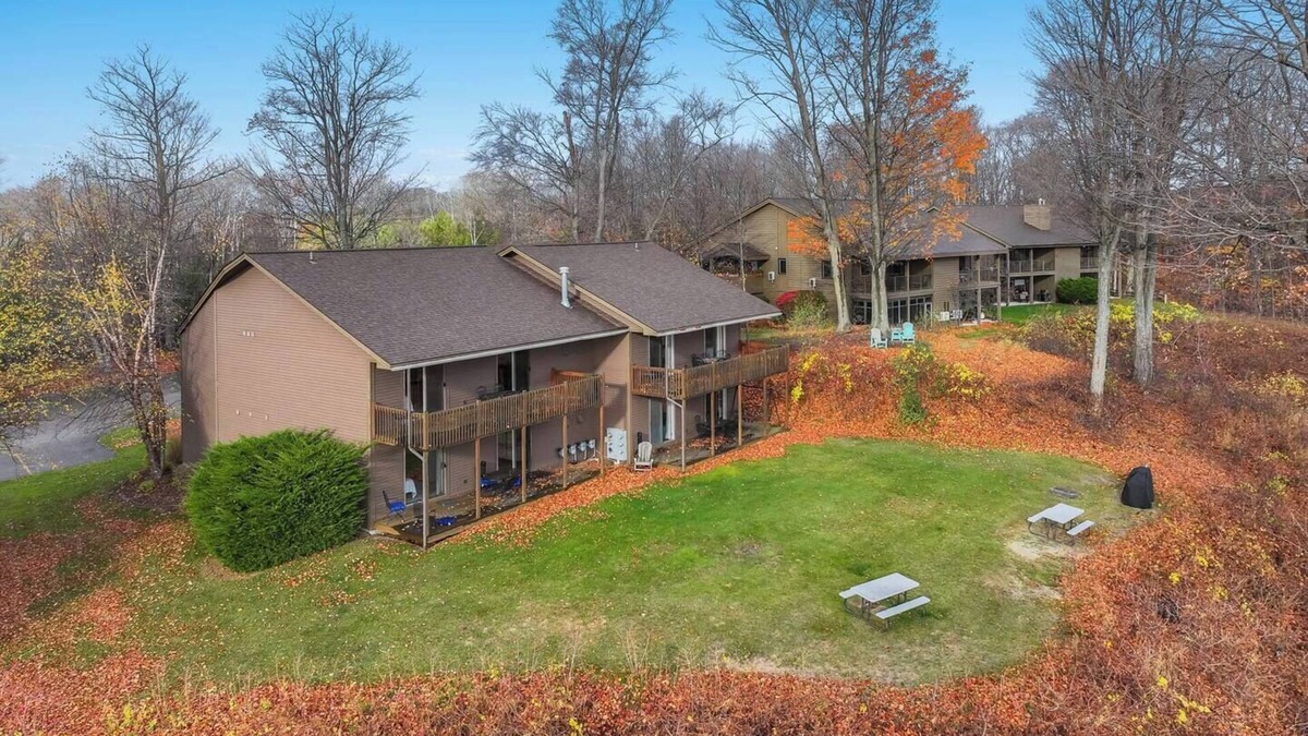 Kewadin House | 🍁 Breathtaking Torch Lake View Condo | Sunrise + Golf ➠ 741