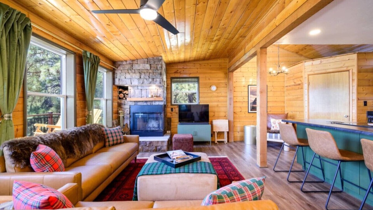 Highland Pines Cabin | Breathtaking Views. Elevated Comfort. Pets Welcome