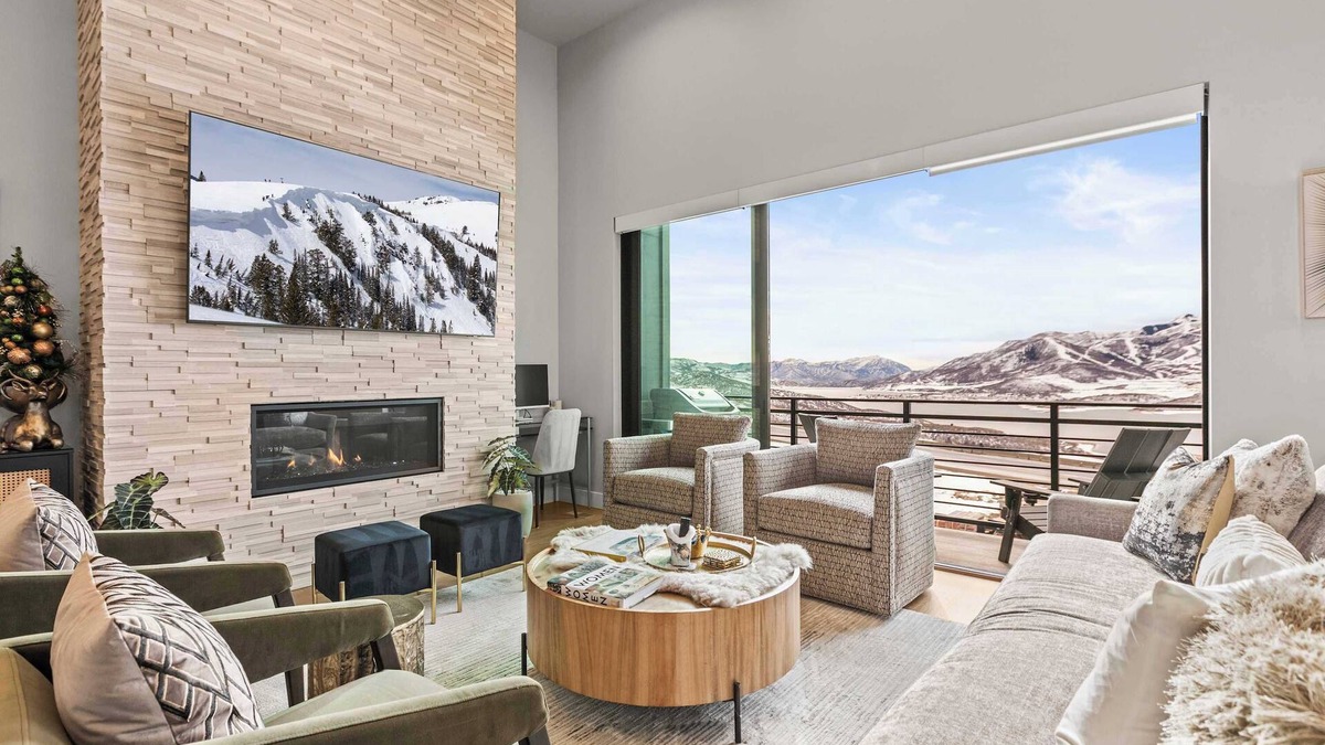 Hideout House | Breathtaking Views~Fireplace~Chic~New