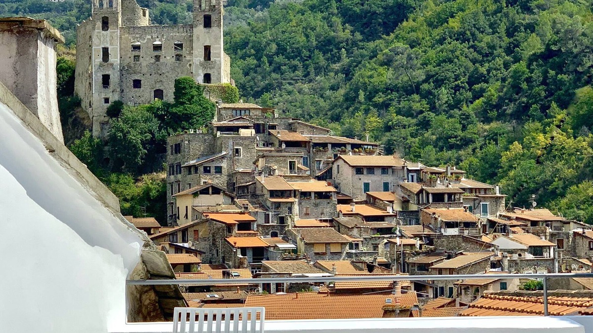 Dolceacqua House | Breathtaking views of the Castle and Roman Bridge, 4BEDS, 4BATHS, AC, FREE WIFI