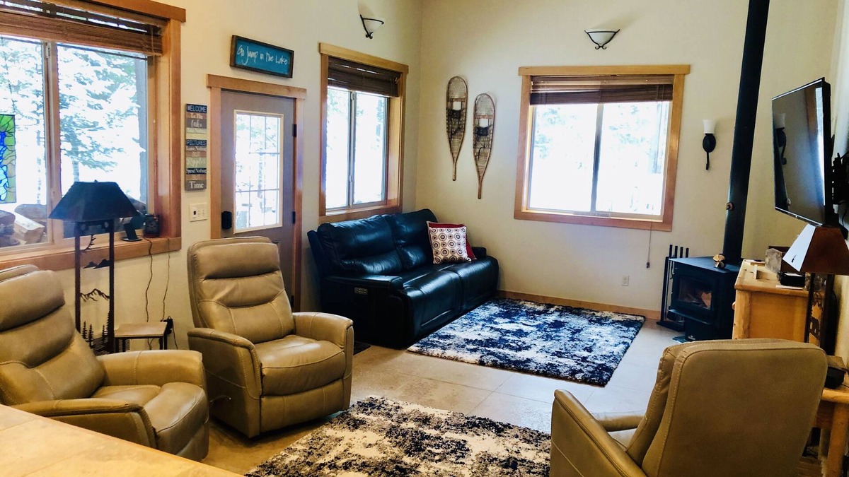 Coolin House | 🏔Breathtaking views of priest lake whether in the woods or on the water🏞