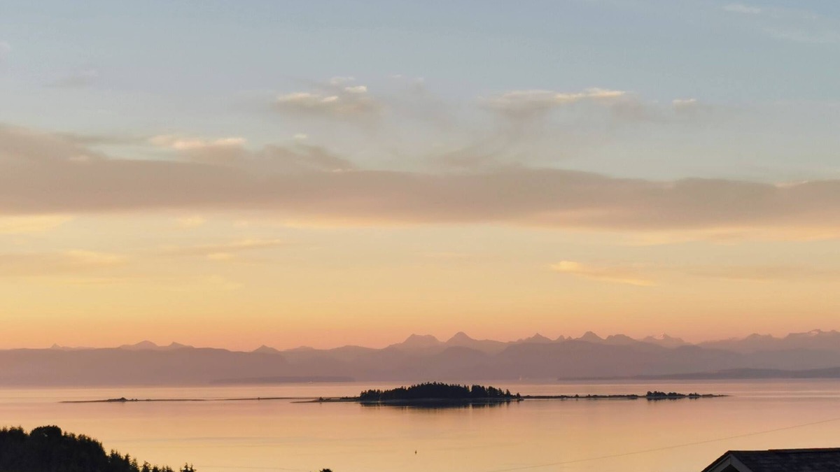 Union Bay House | Breathtaking views, peaceful getaway and a base for outdoor adventures.