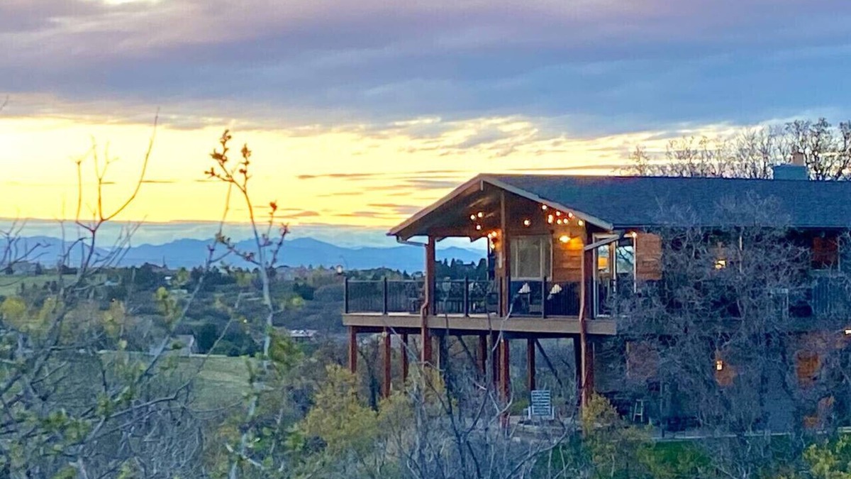 Castle Rock House | Breathtaking Views in Castle Pines North