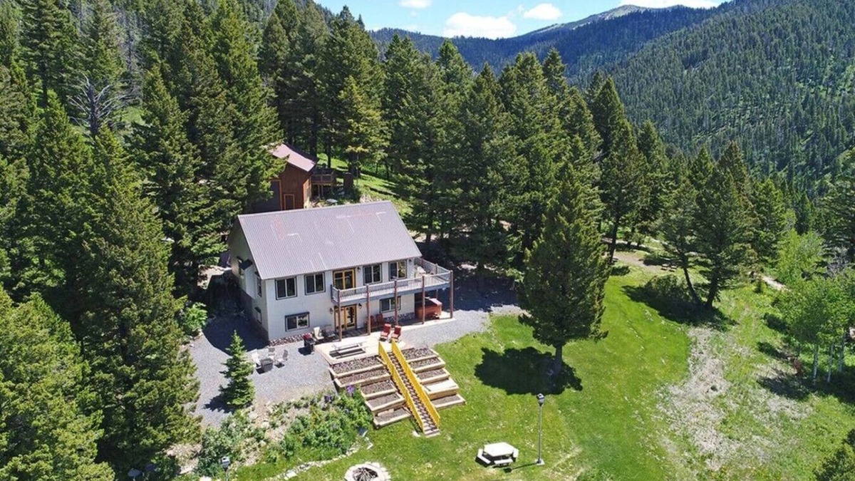 Island Park Apartment | Breathtaking Views Close to Yellowstone