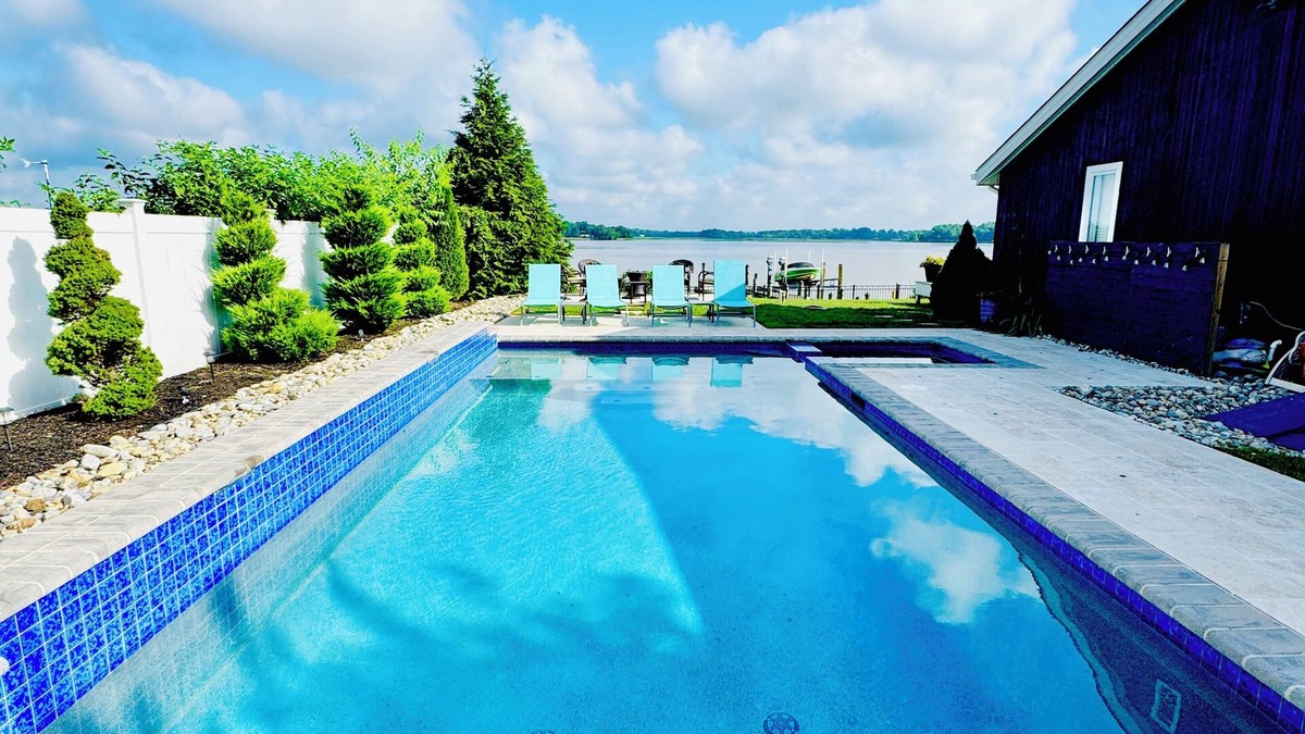Elkton House | Breathtaking waterfront home w/seasonal private pool/spa-Fall now booking