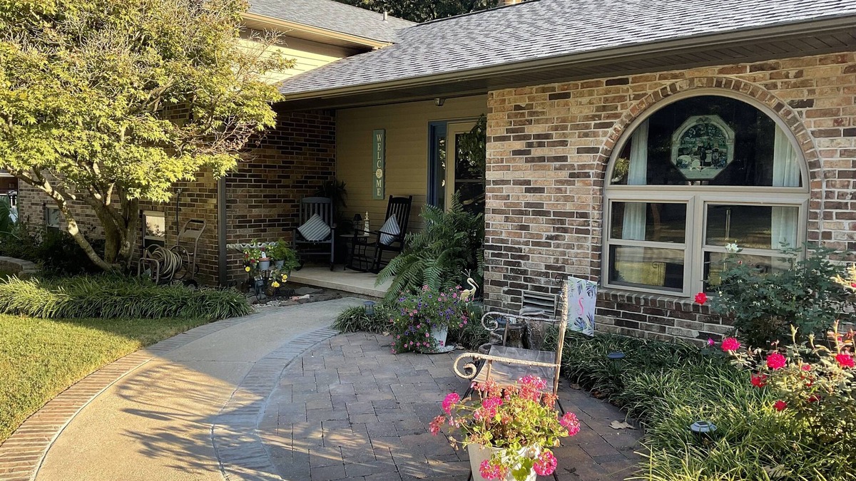 Harrison House | Breezy Beach is a cozy unique home close to it all .