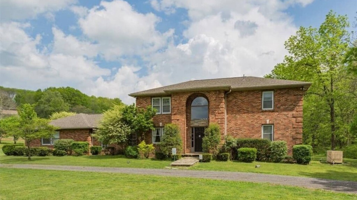 Goodlettsville House | Brenda Lee History 4BR Retreat | Pool, Hot Tub