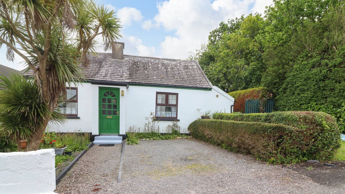 Valentia Island Cottage | BRENDAN'S COTTAGE, with a garden in Knightstown, County Kerry