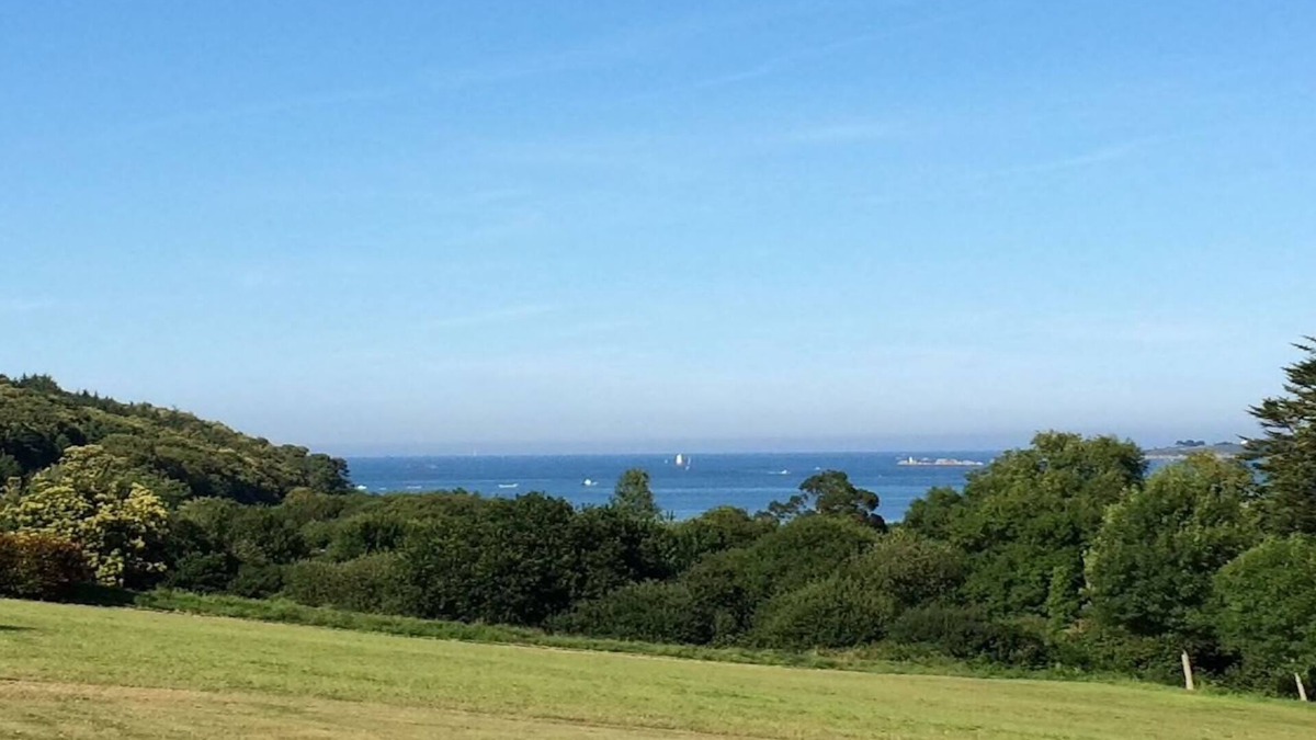 Plougrescant Cottage | Breton house in a listed natural site, sea view, pets welcome