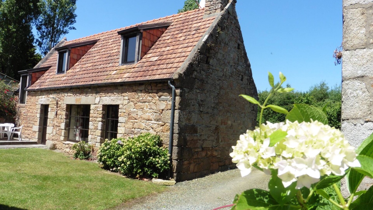 Tregastel House | Breton stone house in Trégastel on the Pink Granite Coast