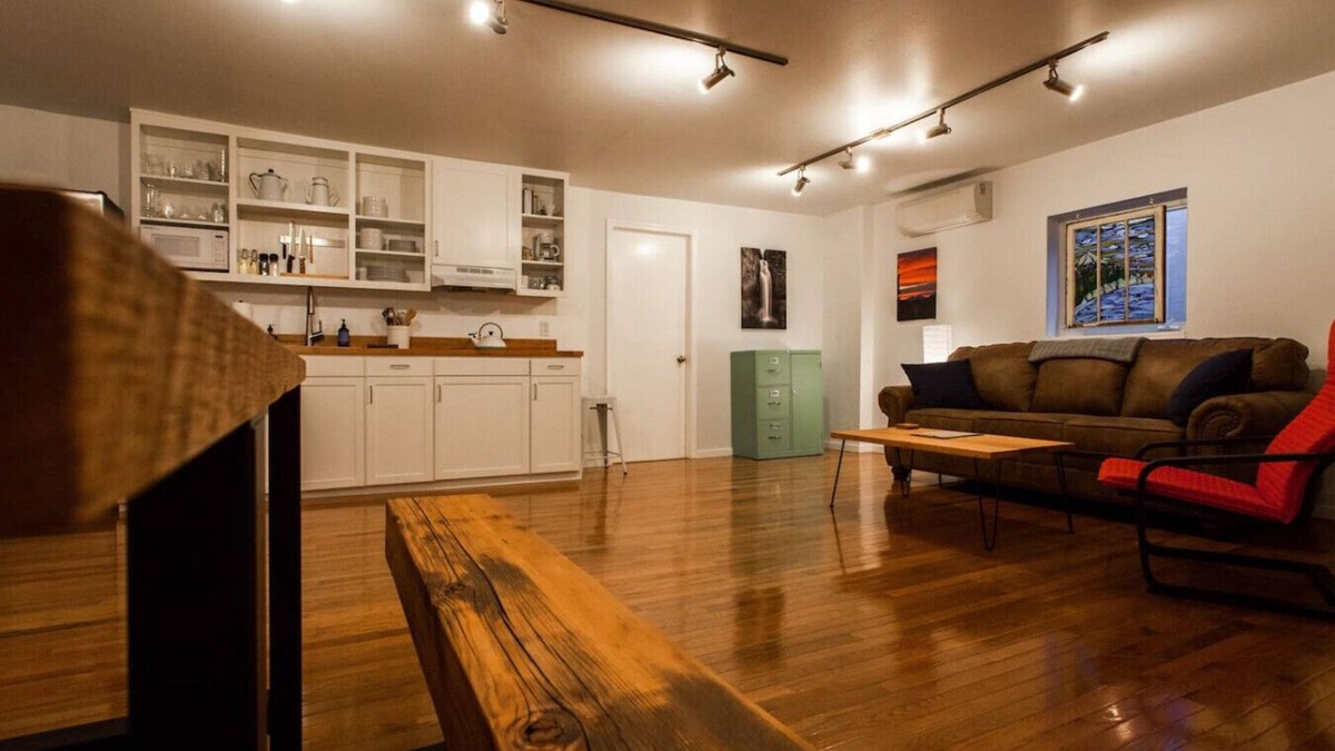 Oakridge Apartment | BrewPub Bungalow #2: Clean, Comfortable, Spacious
