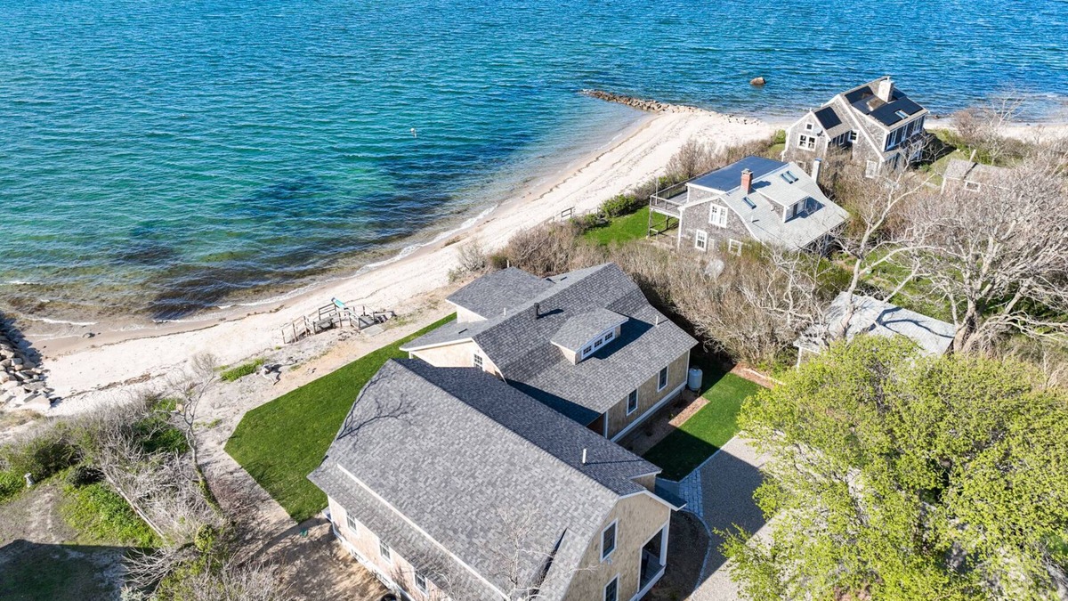 Brewster House | Brewster Beachfront Gem!