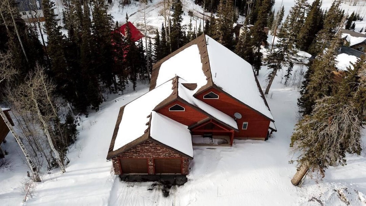 Brian Head Cabin | Brian Head Cabin, 1 min to slopes, skiing, fishing, sleeps 18