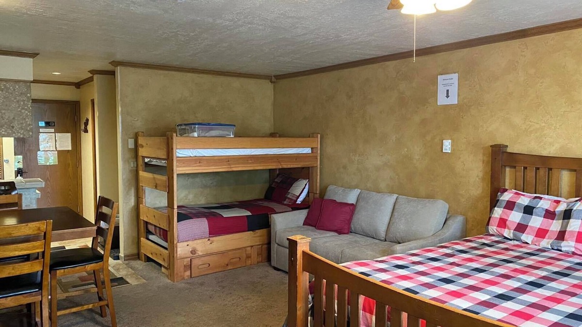 Brian Head Condo | Brian Head Platinum Studio, Pool-Jacuzzi, Ski-In/Out, , Sleeps 7, Elevator