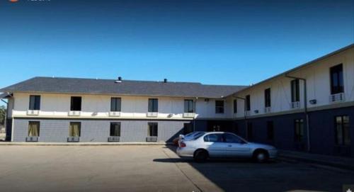 Pine Bluff Hotel | Briarwood Inn