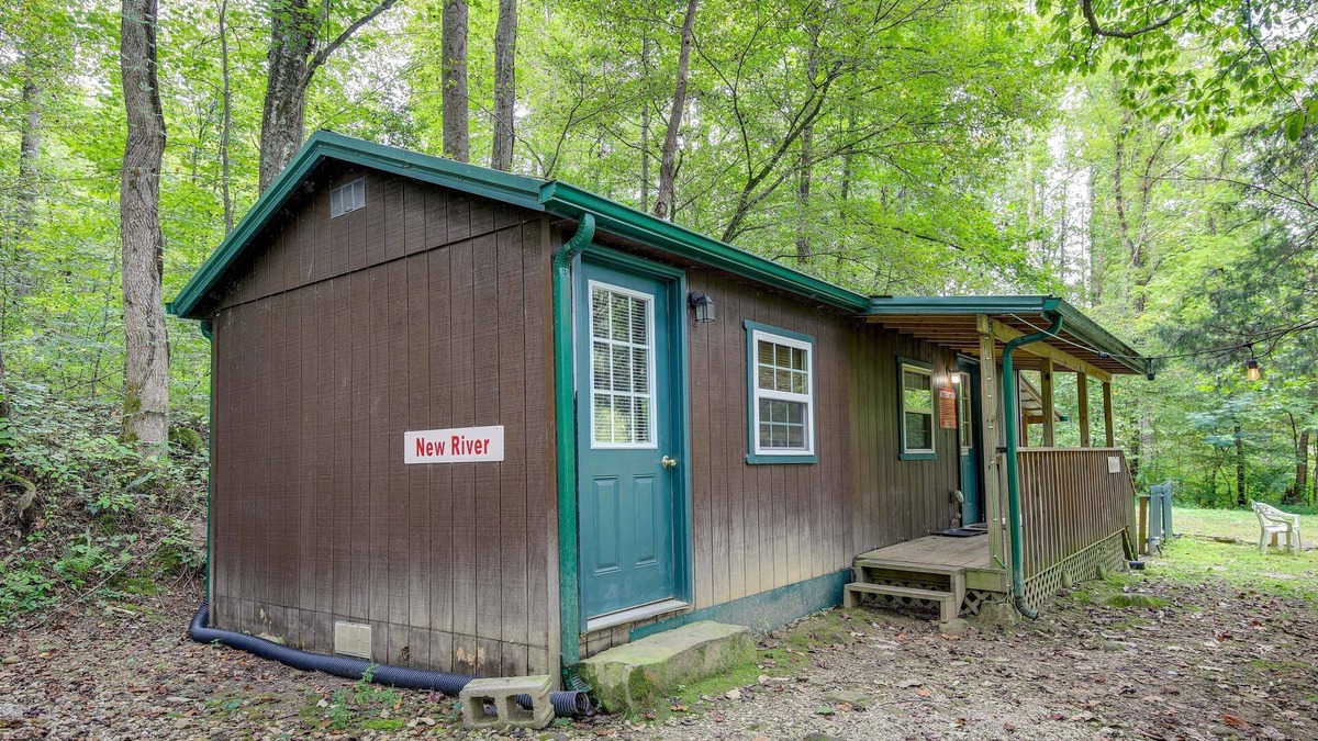 Briceville Cabin | Briceville Cabin w/River Access & Mountain Views!