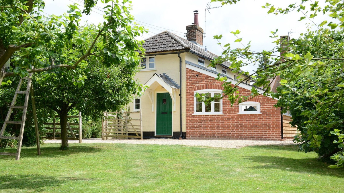 Kettlebaston Cottage | BRICK COTTAGE, KETTLEBASTON, pet friendly in Bildeston