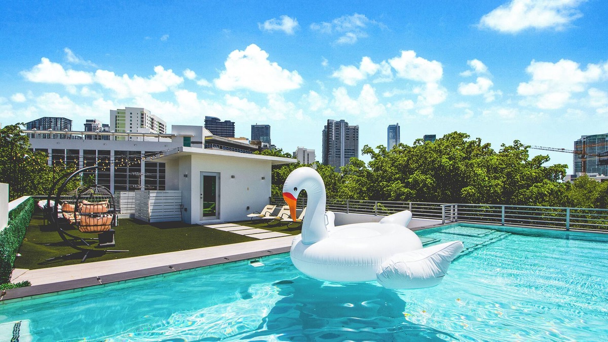 The Roads House | Brickell Luxury Miami Home, Rooftop Pool, Grill, City Views & Mins to Beaches