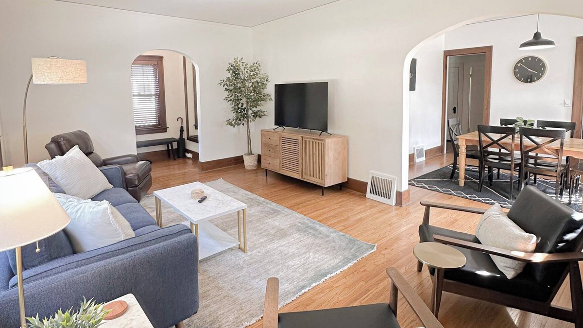 Kutzky Park House | Bricks - Main floor 2 bed/bath home, 2 car garage 3 blocks from Mayo Clinic!