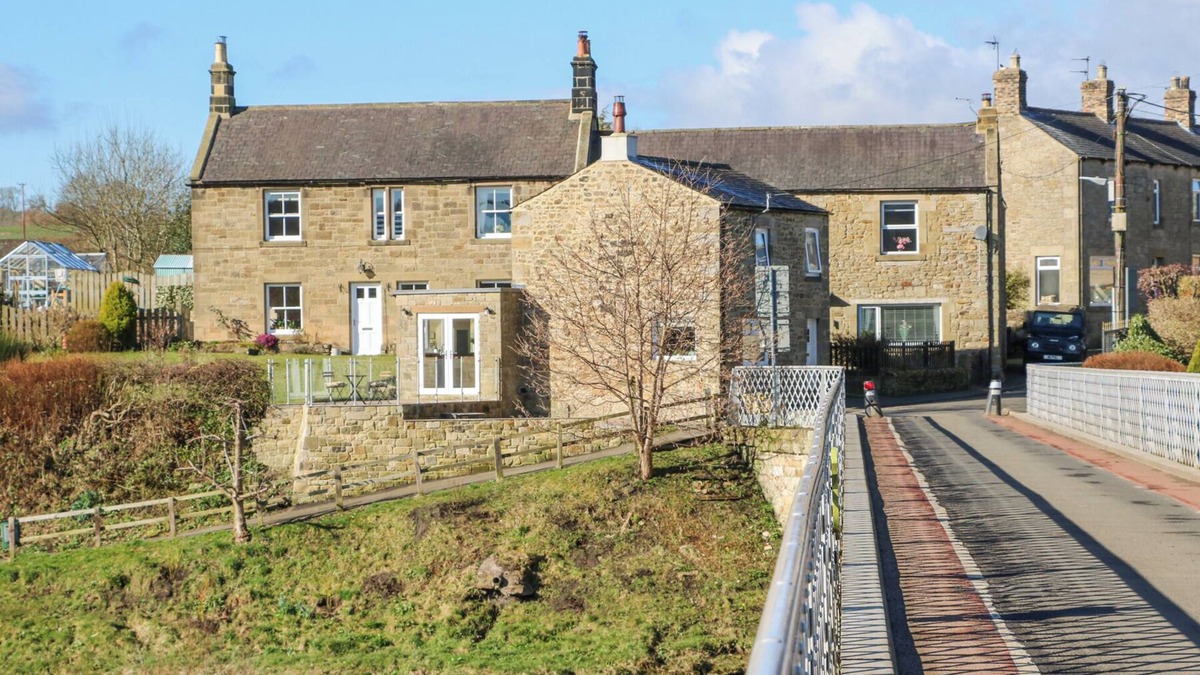 Hallington Cottage | BRIDGE END COTTAGE, pet friendly, character holiday cottage in Wark