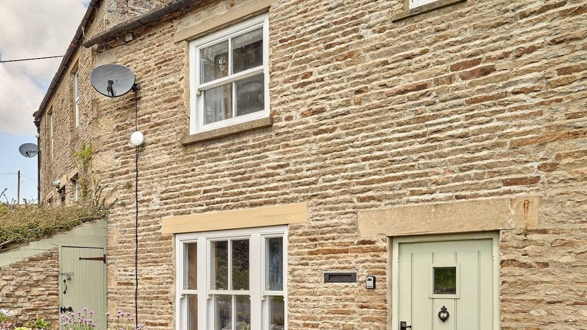 Langthwaite Cottage | Bridge End is an enchanting haven for up to three guests, set in the picturesque village of Langthwa