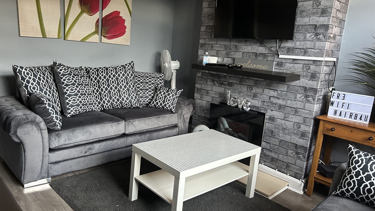 Wolverhampton House | Bridge House -Great Stay For Your Contractors Bentley Bridge & Hospital workers