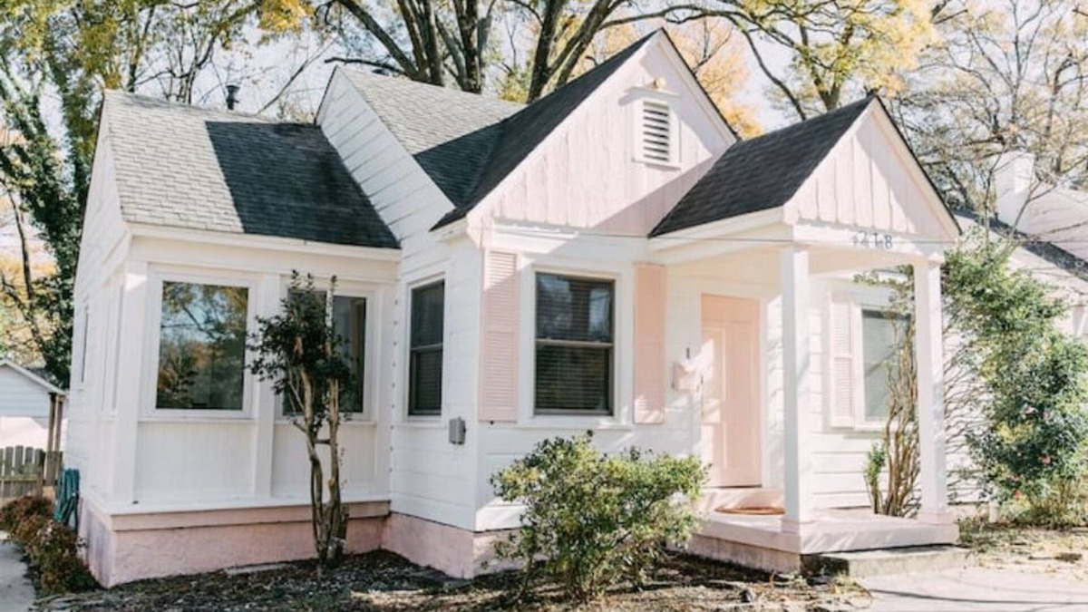 East Memphis House | Bridgerton Bungalow by Pettigrew Adventures
