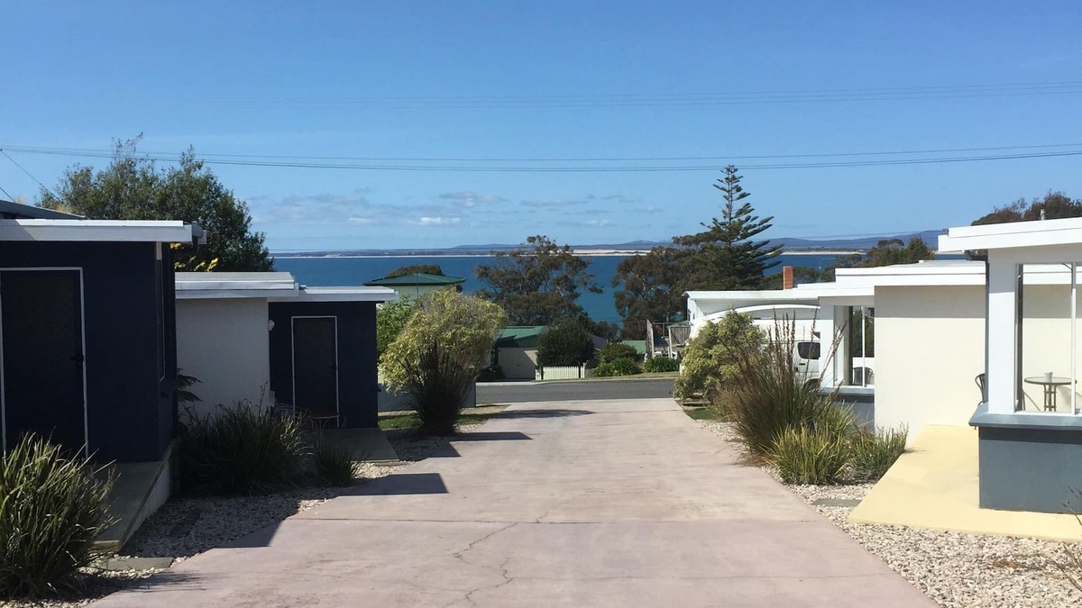 Bridport Apartment | Bridport Old Pier 2 bedroom apartments 1-3. Full kitchen Pet friendly on request