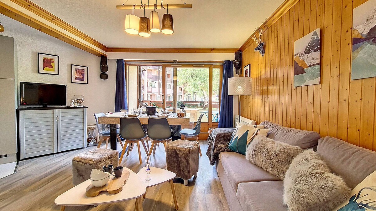 Saint-Martin-de-Belleville Apartment | Bright Apartment Near Slopes · Balcony · Sleeps 6